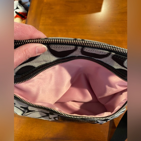 EUC Coach Poppy,shoulder/crossover bag black, gray, silver no callouts. 10 x 13“ - Picture 8 of 9